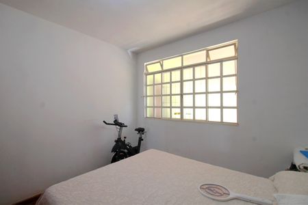 Casa à venda com 245m², 5 quartos e 6 vagasQuarto 2