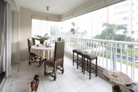 Apartamento à venda com 121m², 4 quartos e 2 vagas Apartamento à venda com 121m², 4 quartos e 2 vagasSacada