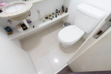 Apartamento à venda com 121m², 4 quartos e 2 vagas Apartamento à venda com 121m², 4 quartos e 2 vagasLavabo