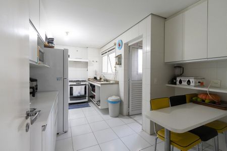 Apartamento à venda com 121m², 4 quartos e 2 vagas Apartamento à venda com 121m², 4 quartos e 2 vagasCozinha