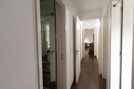 Apartamento à venda com 121m², 4 quartos e 2 vagas Apartamento à venda com 121m², 4 quartos e 2 vagasCorredor