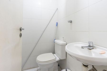 Apartamento à venda com 121m², 4 quartos e 2 vagas Apartamento à venda com 121m², 4 quartos e 2 vagasBanheiro de Serviço