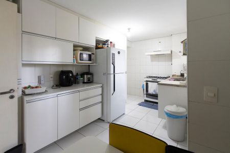 Apartamento à venda com 121m², 4 quartos e 2 vagas Apartamento à venda com 121m², 4 quartos e 2 vagasCozinha