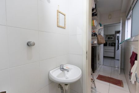 Apartamento à venda com 121m², 4 quartos e 2 vagas Apartamento à venda com 121m², 4 quartos e 2 vagasBanheiro de Serviço