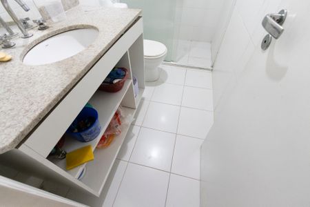 Apartamento à venda com 121m², 4 quartos e 2 vagas Apartamento à venda com 121m², 4 quartos e 2 vagasBanheiro Social