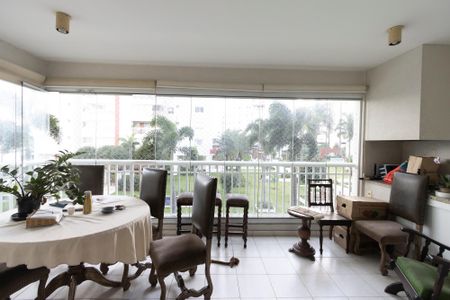 Apartamento à venda com 121m², 4 quartos e 2 vagas Apartamento à venda com 121m², 4 quartos e 2 vagasSacada