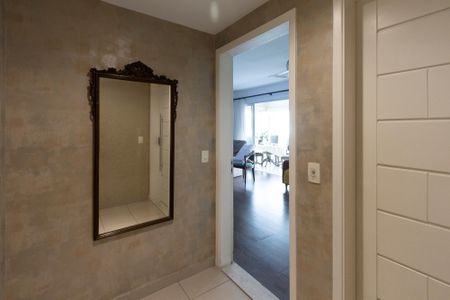 Apartamento à venda com 121m², 4 quartos e 2 vagas Apartamento à venda com 121m², 4 quartos e 2 vagasHall de Entrada