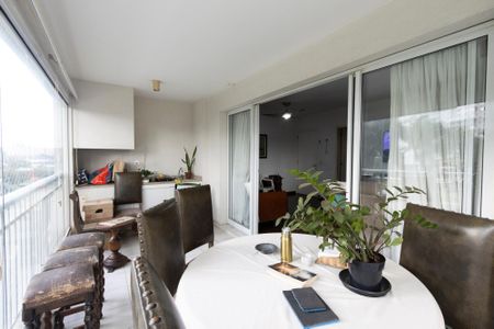 Apartamento à venda com 121m², 4 quartos e 2 vagas Apartamento à venda com 121m², 4 quartos e 2 vagasSacada