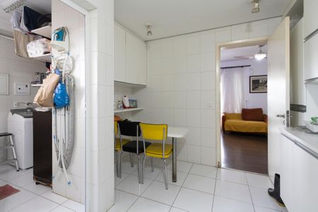 Apartamento à venda com 121m², 4 quartos e 2 vagas Apartamento à venda com 121m², 4 quartos e 2 vagasCozinha