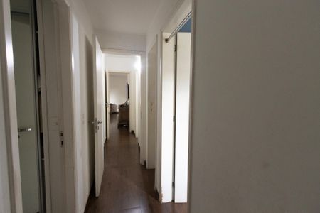 Apartamento à venda com 121m², 4 quartos e 2 vagas Apartamento à venda com 121m², 4 quartos e 2 vagasCorredor