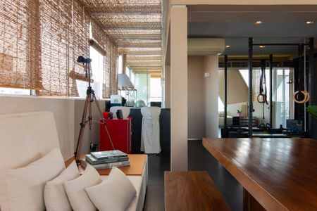 Apartamento à venda com 270m², 4 quartos e 5 vagas Apartamento à venda com 270m², 4 quartos e 5 vagasLiving Cobertura