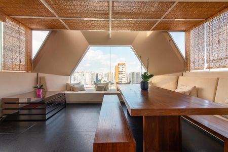 Apartamento à venda com 270m², 4 quartos e 5 vagas Apartamento à venda com 270m², 4 quartos e 5 vagasLiving Cobertura