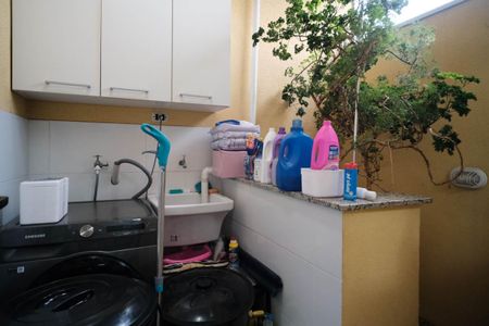 Casa de condomínio à venda com 137m², 3 quartos e 2 vagasÁrea de Serviço