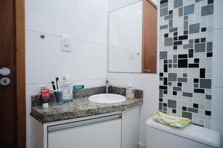 Casa de condomínio à venda com 137m², 3 quartos e 2 vagasBanheiro da Suíte