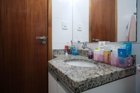 Casa de condomínio à venda com 137m², 3 quartos e 2 vagasBanheiro