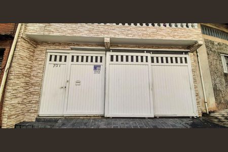 Casa à venda com 150m², 3 quartos e 2 vagas Casa à venda com 150m², 3 quartos e 2 vagasFachada