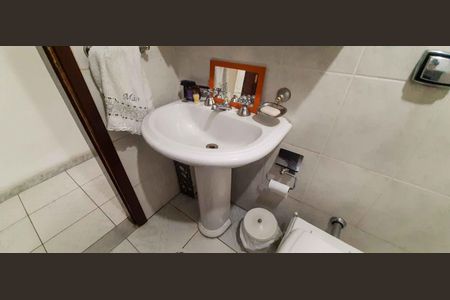 Casa à venda com 150m², 3 quartos e 2 vagas Casa à venda com 150m², 3 quartos e 2 vagasBanheiro 2