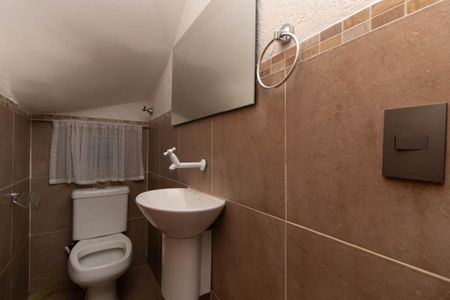 Casa à venda com 210m², 4 quartos e 3 vagas Casa à venda com 210m², 4 quartos e 3 vagasLavabo