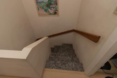 Casa de condomínio à venda com 145m², 3 quartos e 1 vagaEscada