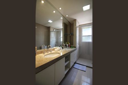 Apartamento à venda com 242m², 5 quartos e 3 vagasSuíte 1 Banheiro