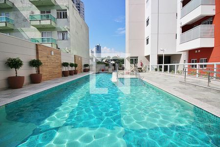 Apartamento à venda com 96m², 3 quartos e 2 vagas Apartamento à venda com 96m², 3 quartos e 2 vagasÁrea comum - Piscina