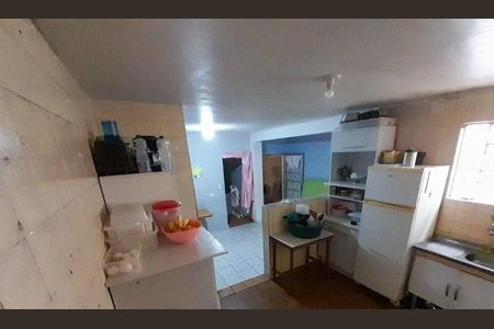 Casa à venda com 4 quartos, 180m² em Vila Firmiano Pinto, São Paulo