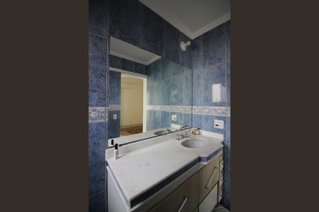 Apartamento à venda com 196m², 4 quartos e 3 vagas Apartamento à venda com 196m², 4 quartos e 3 vagasBanheiro da Suíte 2