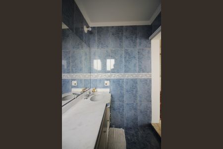 Apartamento à venda com 196m², 4 quartos e 3 vagasBanheiro da Suíte 2