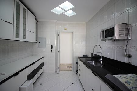 Apartamento à venda com 196m², 4 quartos e 3 vagasCozinha