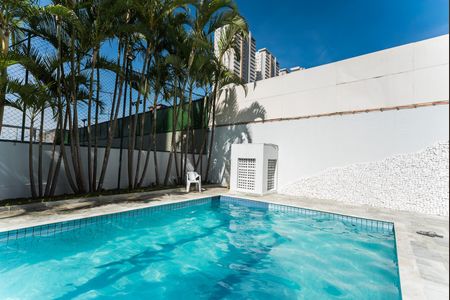 Apartamento à venda com 196m², 4 quartos e 3 vagas Apartamento à venda com 196m², 4 quartos e 3 vagasÁrea comum - Piscina