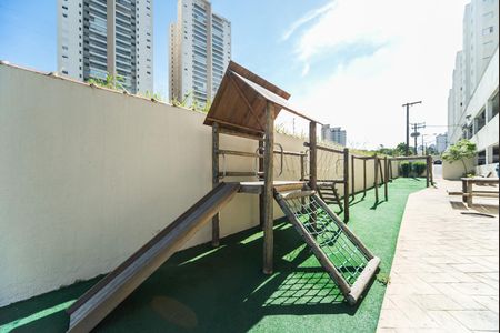 Apartamento à venda com 196m², 4 quartos e 3 vagas Apartamento à venda com 196m², 4 quartos e 3 vagasÁrea comum - Playground