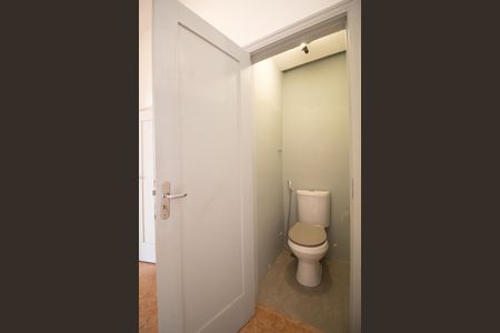 Apartamento à venda com 131m², 2 quartos e 1 vaga Apartamento à venda com 131m², 2 quartos e 1 vagaBanheiro social