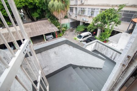 Apartamento à venda com 131m², 2 quartos e 1 vaga Apartamento à venda com 131m², 2 quartos e 1 vagaEscada