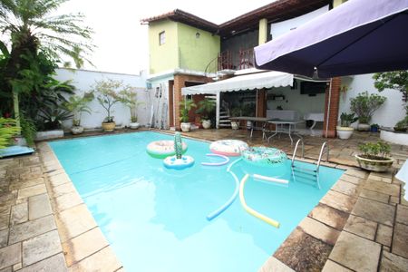 Casa à venda com 226m², 4 quartos e 6 vagasPiscina