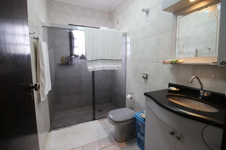 Casa à venda com 226m², 4 quartos e 6 vagasBanheiro 1