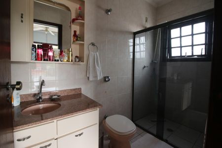 Casa à venda com 226m², 4 quartos e 6 vagasBanheiro da Suíte 2