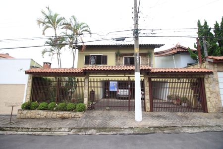Casa à venda com 226m², 4 quartos e 6 vagasFachada