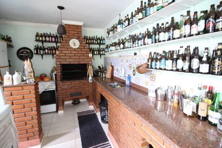 Casa à venda com 226m², 4 quartos e 6 vagasChurrasqueira