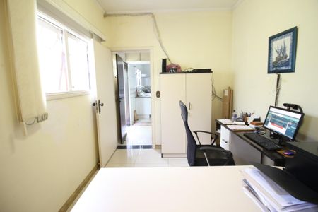 Casa à venda com 226m², 4 quartos e 6 vagasEscritório