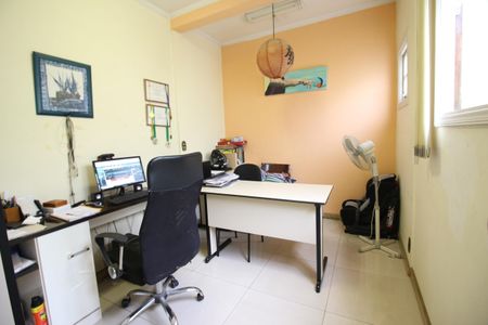 Casa à venda com 226m², 4 quartos e 6 vagasEscritório