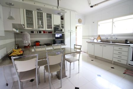 Casa à venda com 226m², 4 quartos e 6 vagasCozinha