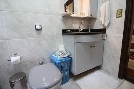 Casa à venda com 226m², 4 quartos e 6 vagasBanheiro 1