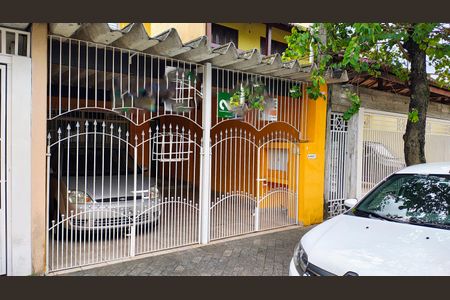 Casa à venda com 173m², 3 quartos e 2 vagas Casa à venda com 173m², 3 quartos e 2 vagasFachada