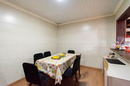 Casa à venda com 200m², 4 quartos e 3 vagas Casa à venda com 200m², 4 quartos e 3 vagasCopa