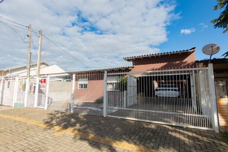 Casa à venda com 200m², 4 quartos e 3 vagas Casa à venda com 200m², 4 quartos e 3 vagasFachada