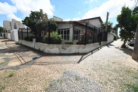 Casa à venda com 230m², 3 quartos e 2 vagasFachada 