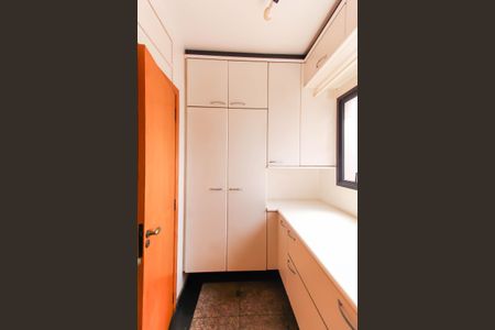 Apartamento à venda com 125m², 4 quartos e 3 vagas Apartamento à venda com 125m², 4 quartos e 3 vagasÁrea de Serviço