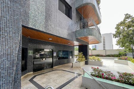 Apartamento à venda com 160m², 3 quartos e 2 vagasFachada + plaquinha