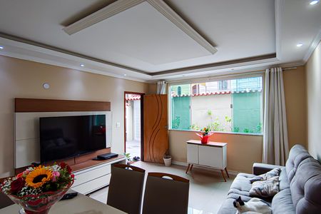 Casa à venda com 195m², 3 quartos e 2 vagas Casa à venda com 195m², 3 quartos e 2 vagasSala