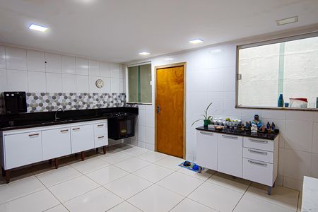 Casa à venda com 195m², 3 quartos e 2 vagas Casa à venda com 195m², 3 quartos e 2 vagasCozinha